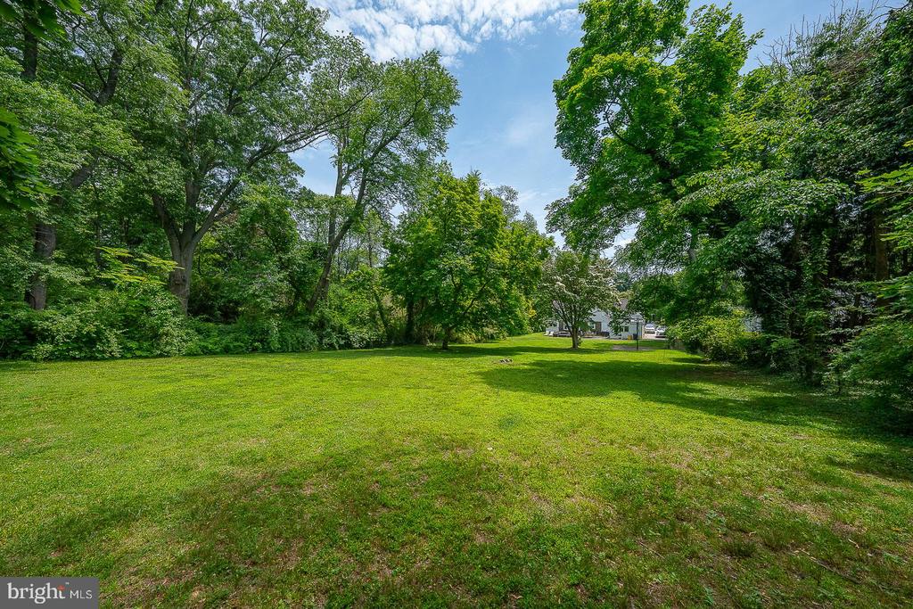 1130 N WOODBINE AVENUE