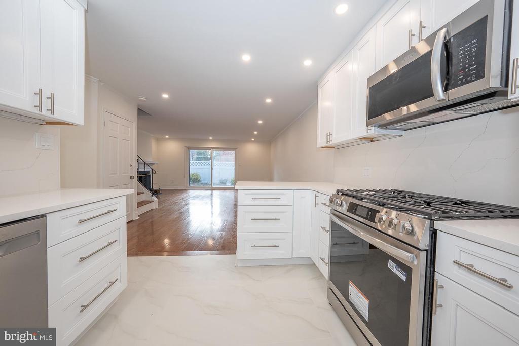 15 LLANFAIR ROAD Unit: A