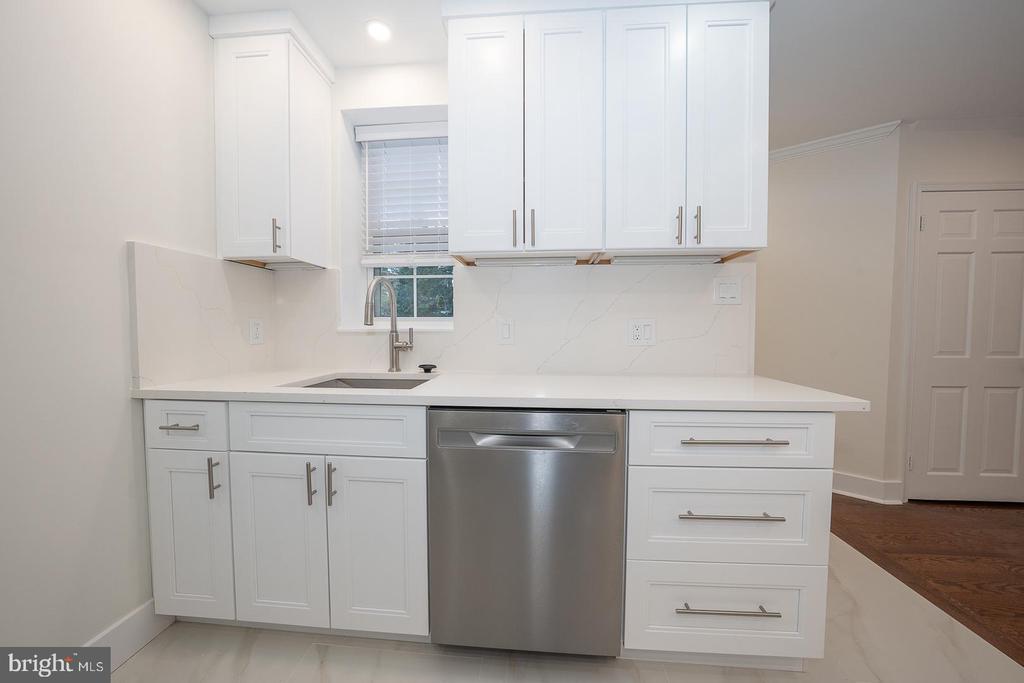 15 LLANFAIR ROAD Unit: A