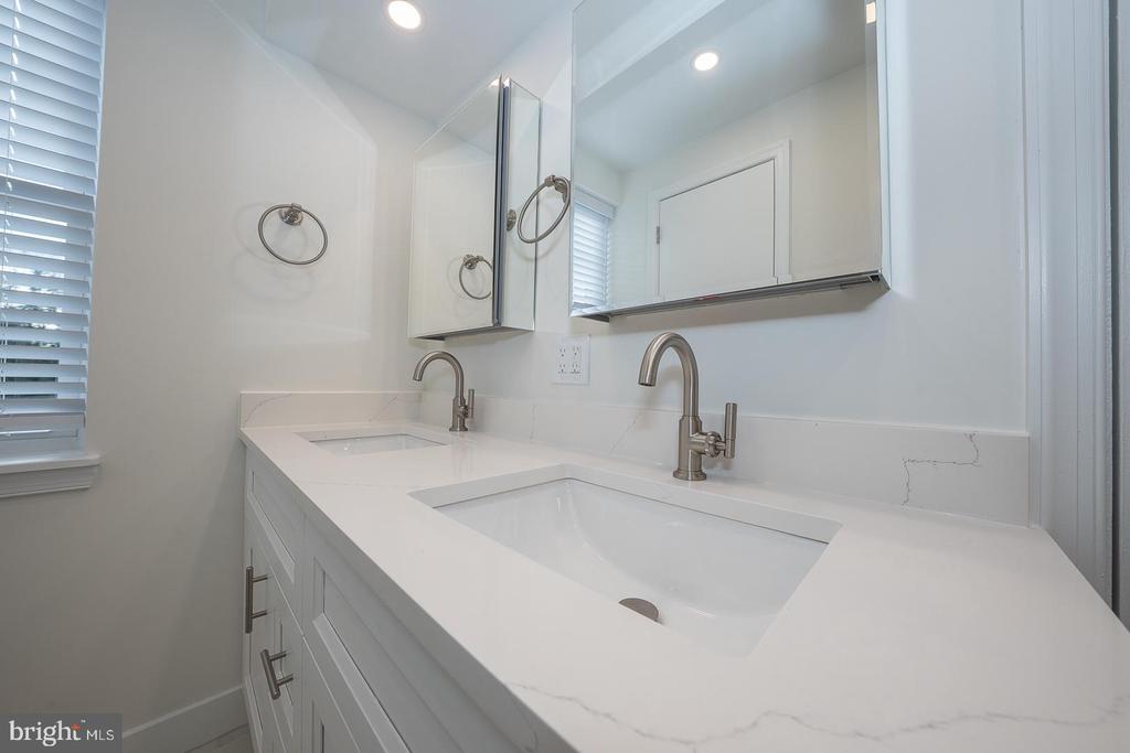 15 LLANFAIR ROAD Unit: A