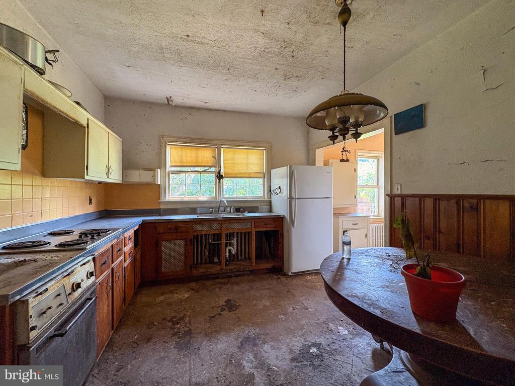 317 MARYWATERSFORD ROAD