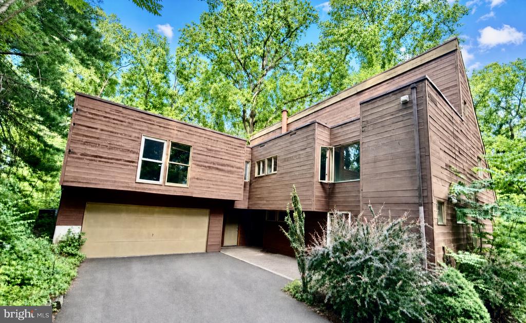 300 SPRAGUE CIRCLE