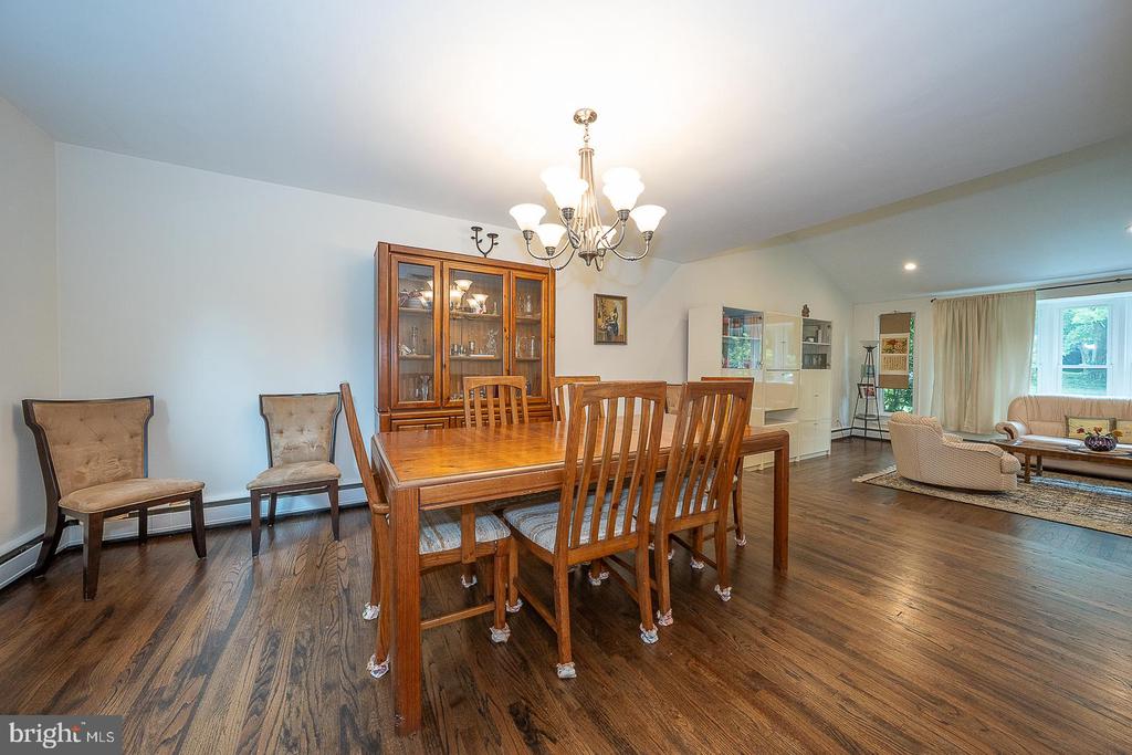 528 SPRAGUE ROAD