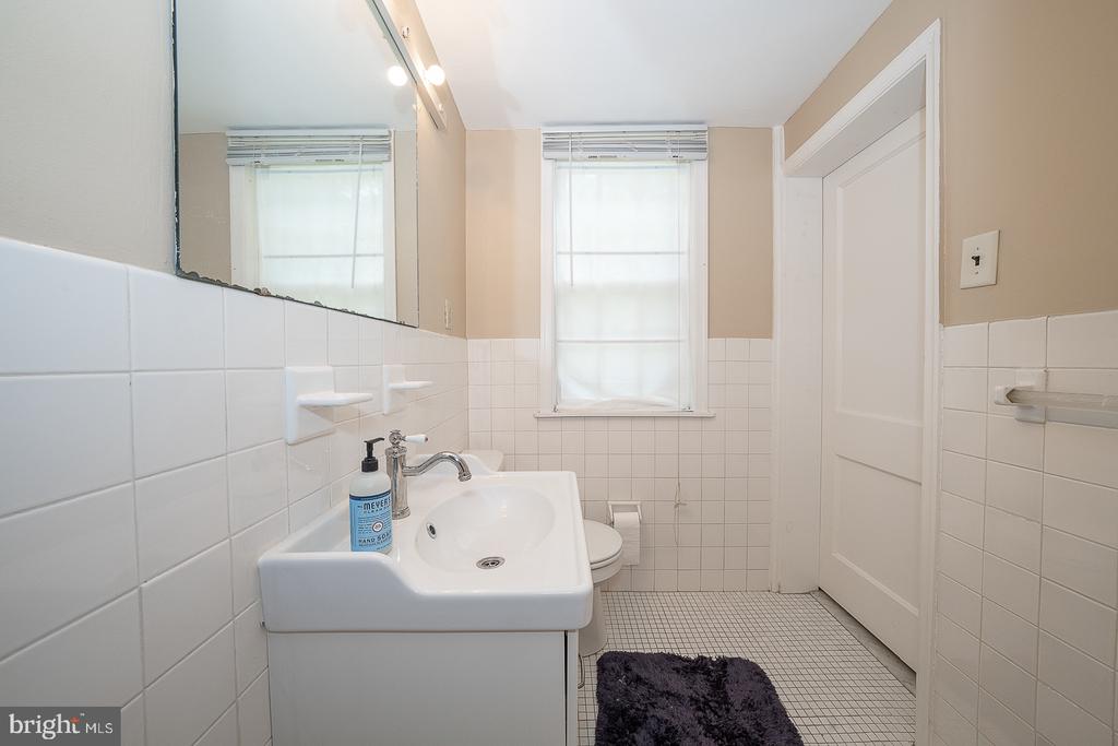 415 CITY AVENUE Unit: H-2