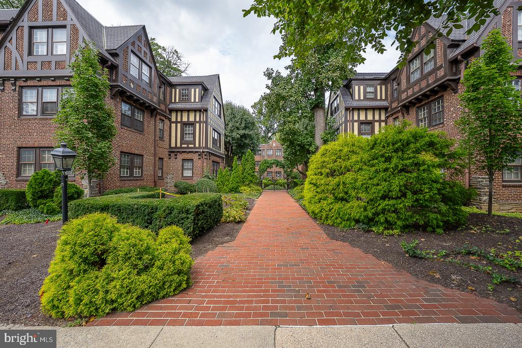415 CITY AVENUE Unit: H-2