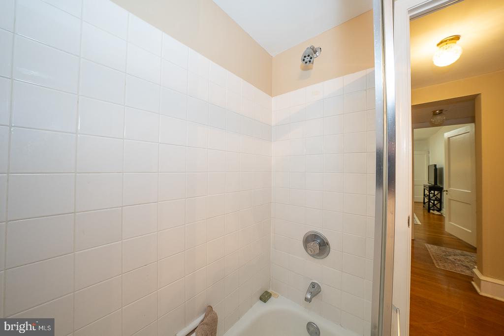 415 CITY AVENUE Unit: H-2