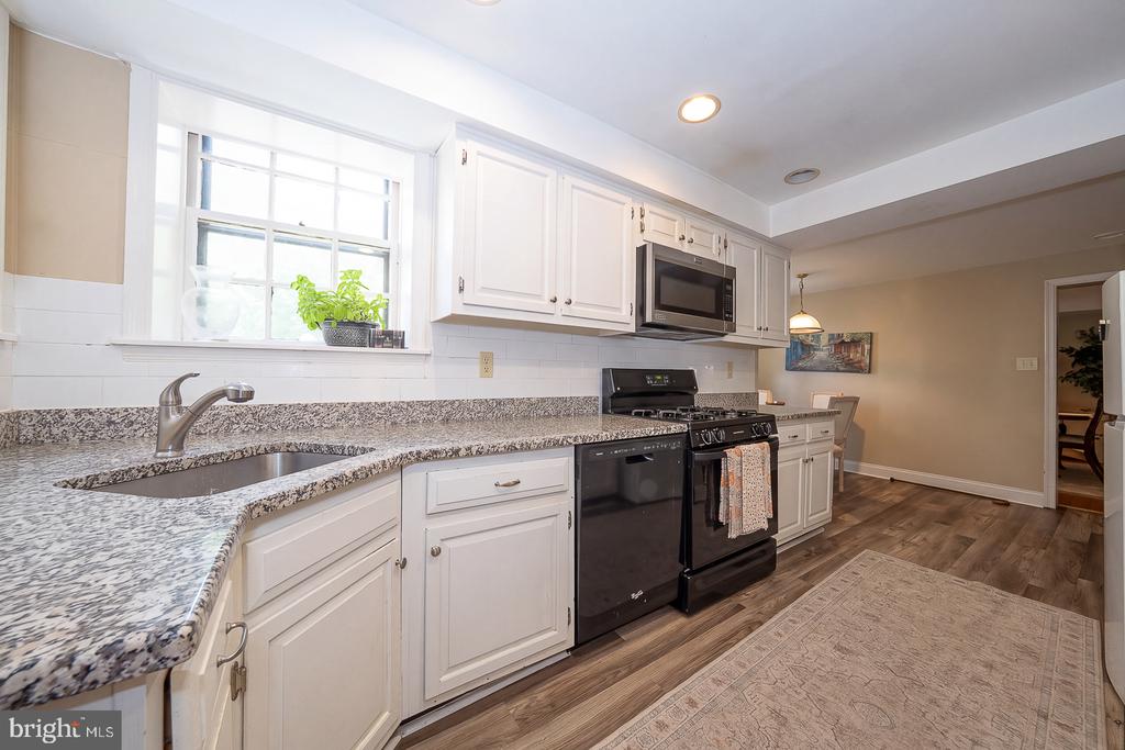 415 CITY AVENUE Unit: H-2