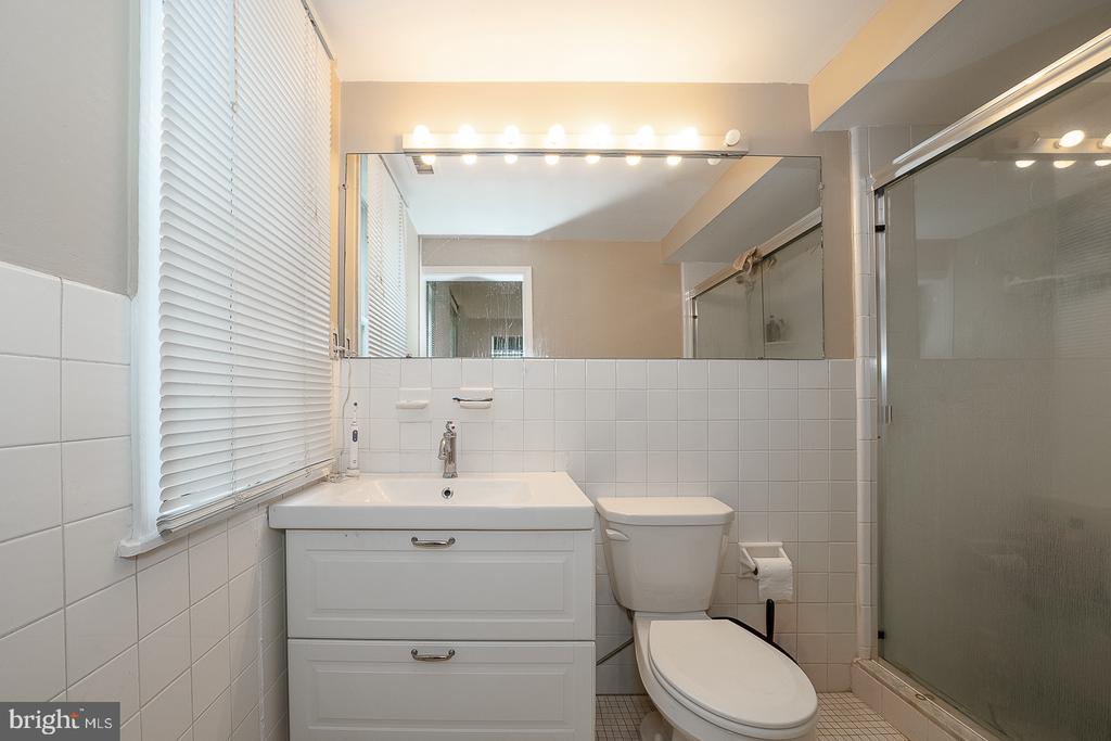 415 CITY AVENUE Unit: H-2