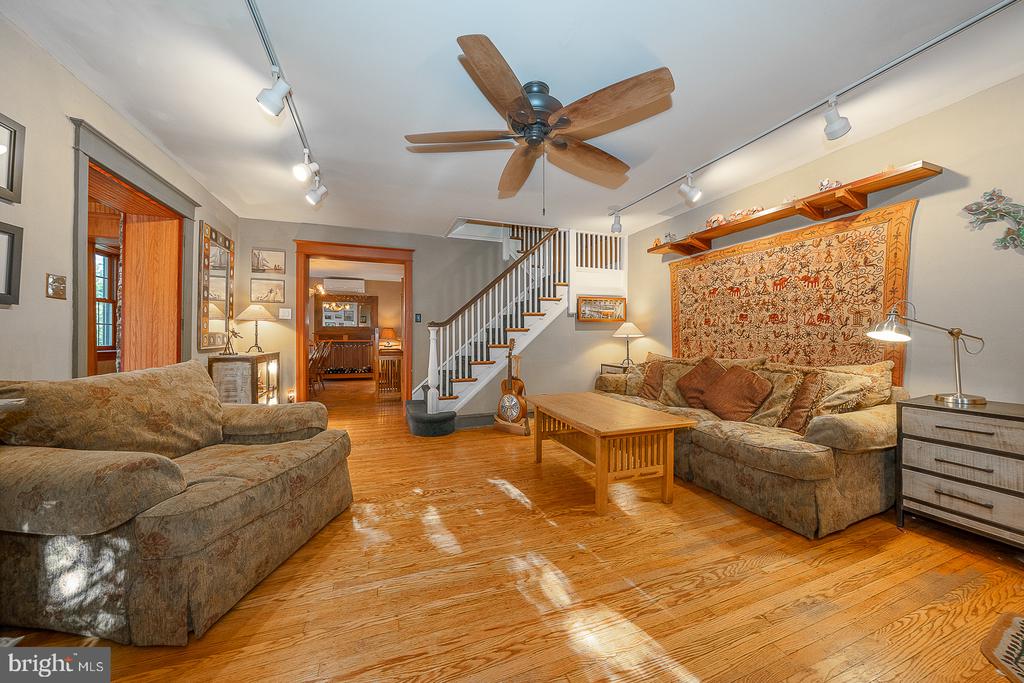 513 E WYNNEWOOD ROAD Unit:           