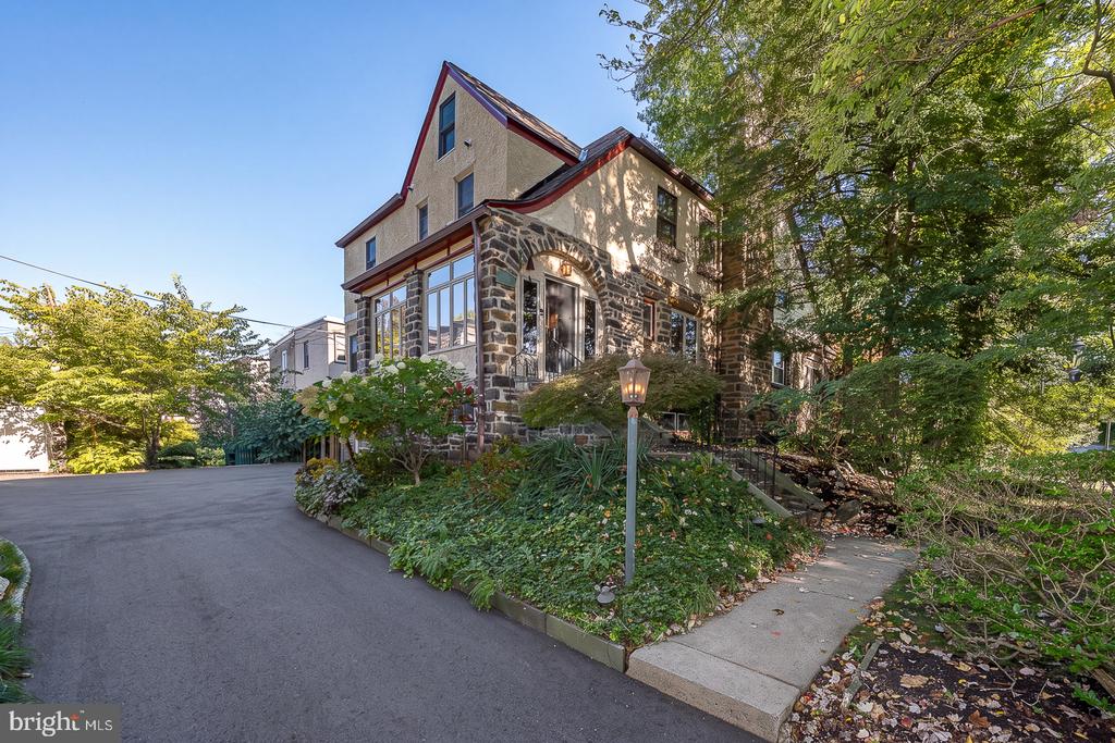 513 E WYNNEWOOD ROAD Unit:           
