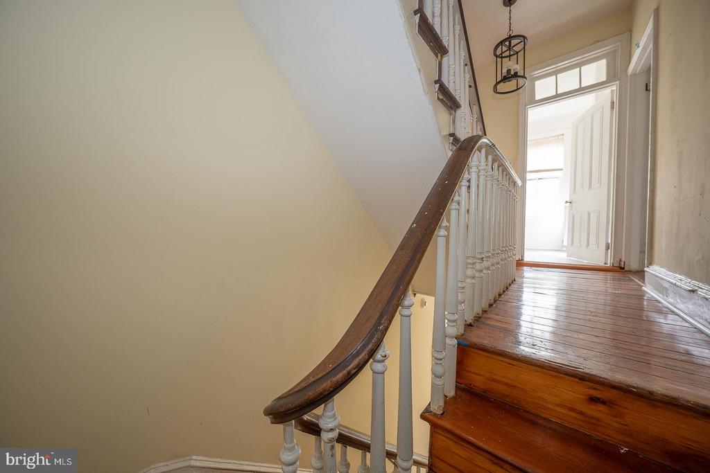 244 W SCHOOL HOUSE LANE Unit: SINGLE SUITE