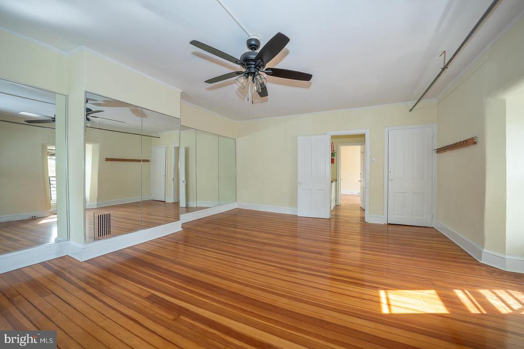 244 W SCHOOL HOUSE LANE Unit: SINGLE SUITE