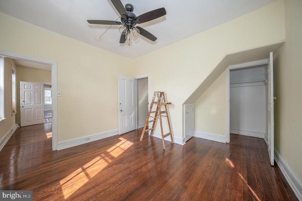 244 W SCHOOL HOUSE LANE Unit: SINGLE SUITE