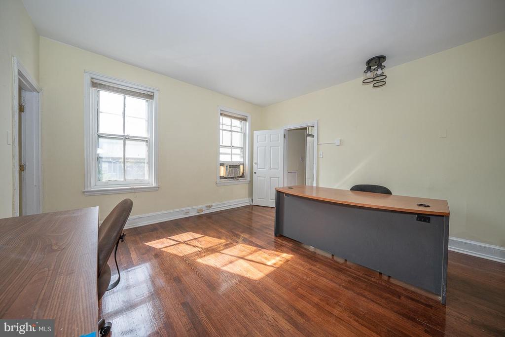 244 W SCHOOL HOUSE LANE Unit: SINGLE SUITE