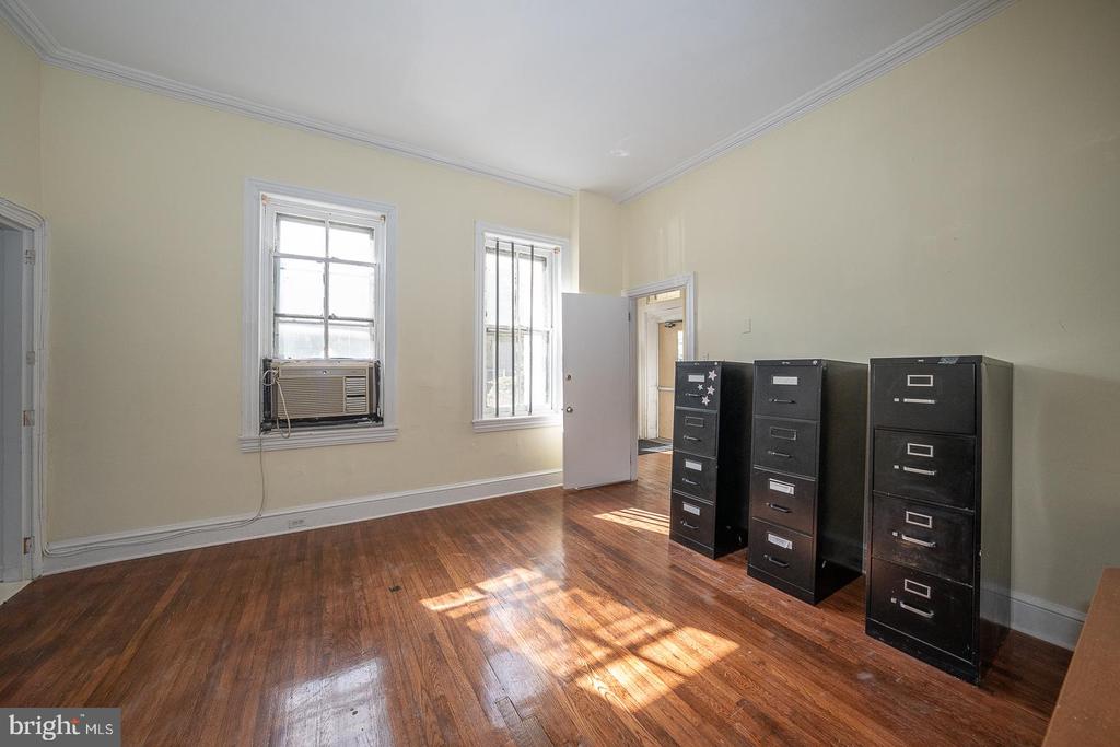 244 W SCHOOL HOUSE LANE Unit: SINGLE SUITE
