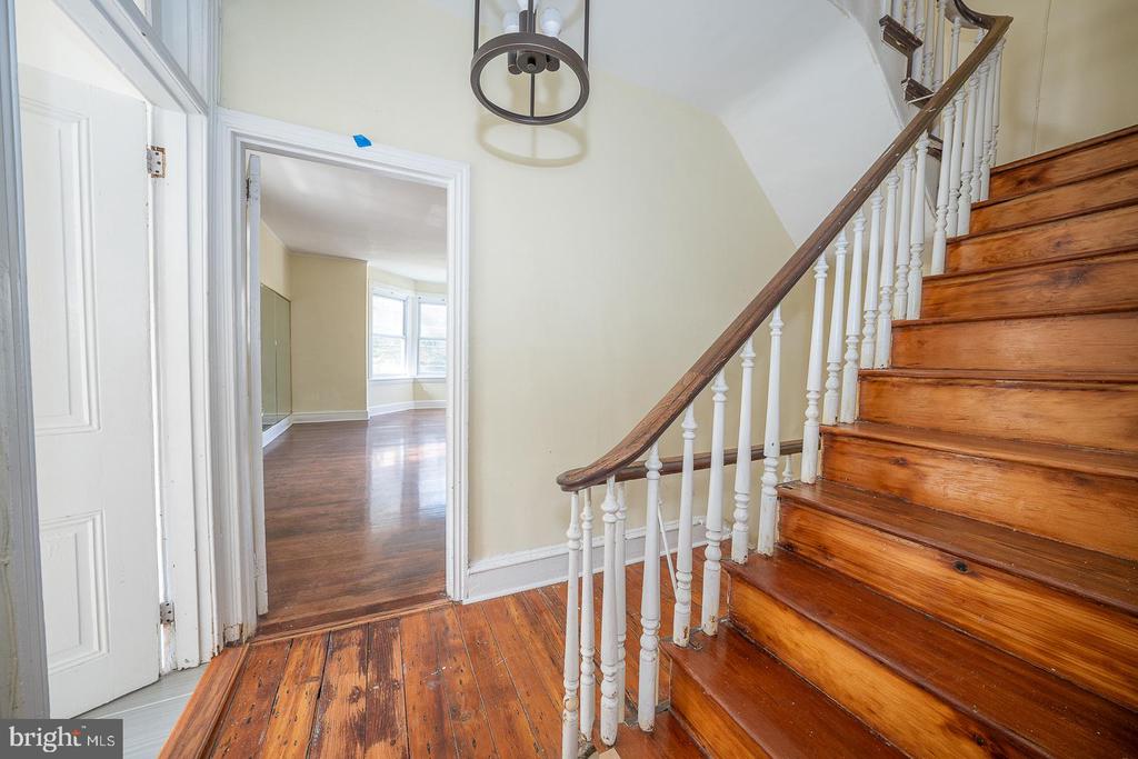 244 W SCHOOL HOUSE LANE Unit: SINGLE SUITE