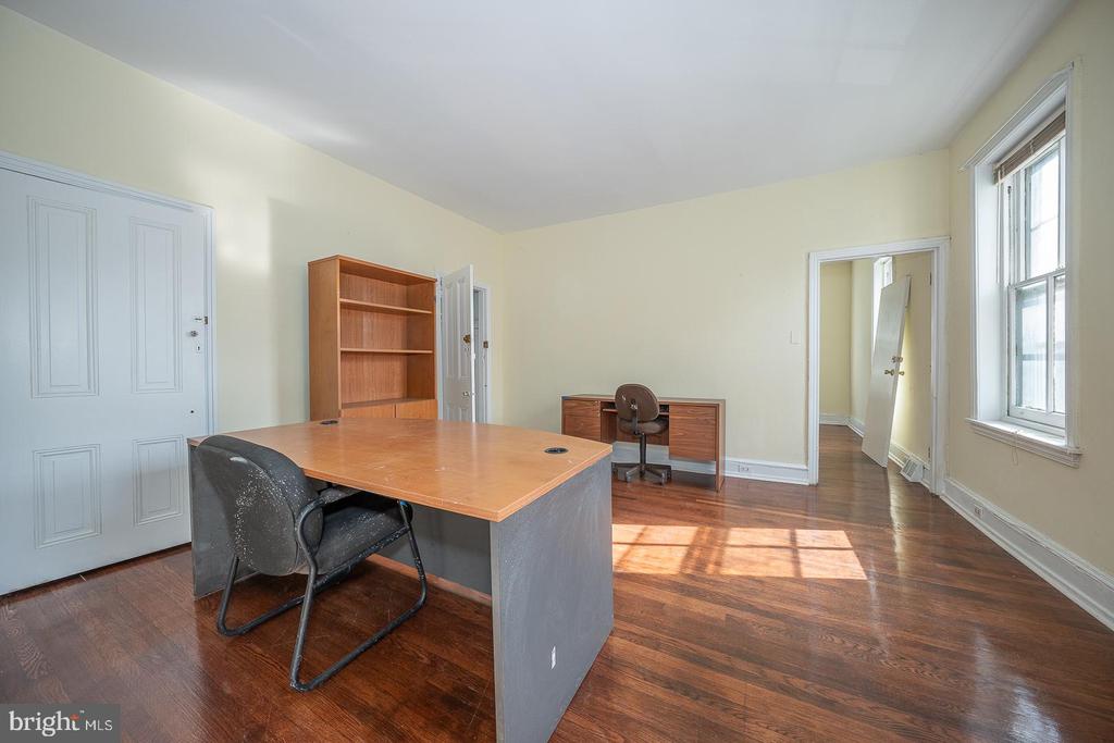 244 W SCHOOL HOUSE LANE Unit: SINGLE SUITE