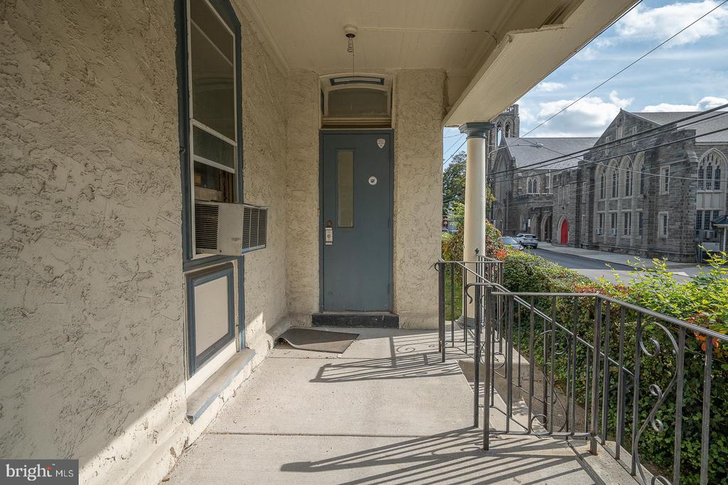 244 W SCHOOL HOUSE LANE Unit: SINGLE SUITE