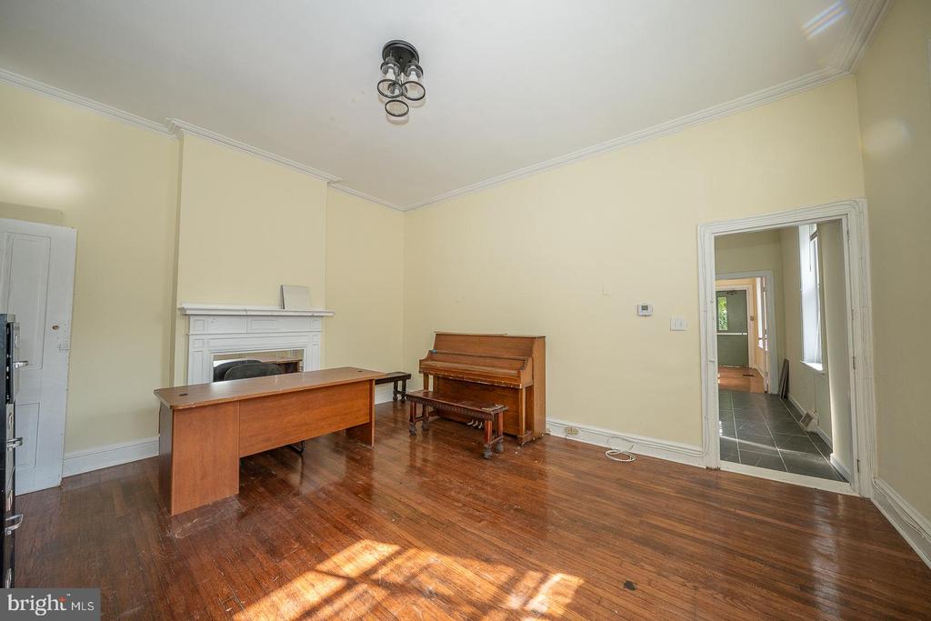 244 W SCHOOL HOUSE LANE Unit: SINGLE SUITE