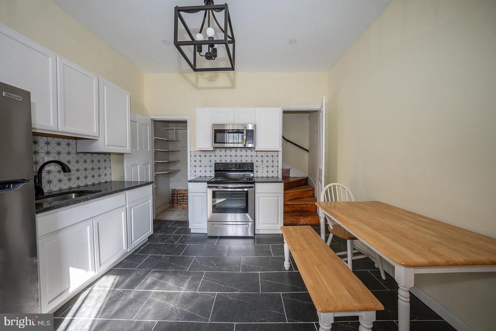 244 W SCHOOL HOUSE LANE Unit: SINGLE SUITE