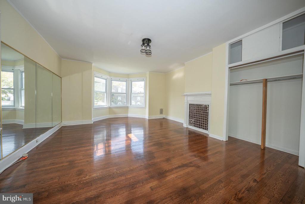 244 W SCHOOL HOUSE LANE Unit: SINGLE SUITE