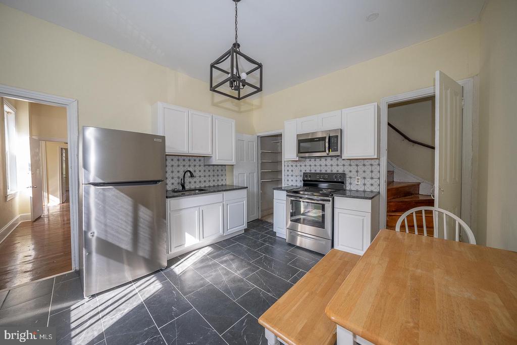 244 W SCHOOL HOUSE LANE Unit: SINGLE SUITE