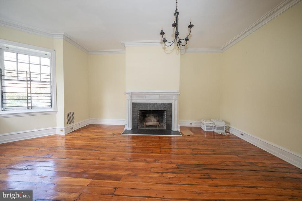 244 W SCHOOL HOUSE LANE Unit: SINGLE SUITE