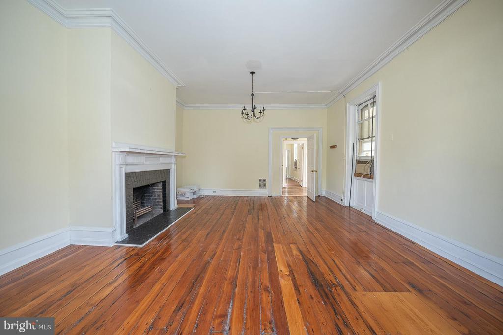244 W SCHOOL HOUSE LANE Unit: SINGLE SUITE