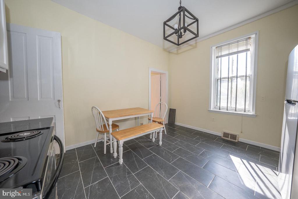 244 W SCHOOL HOUSE LANE Unit: SINGLE SUITE