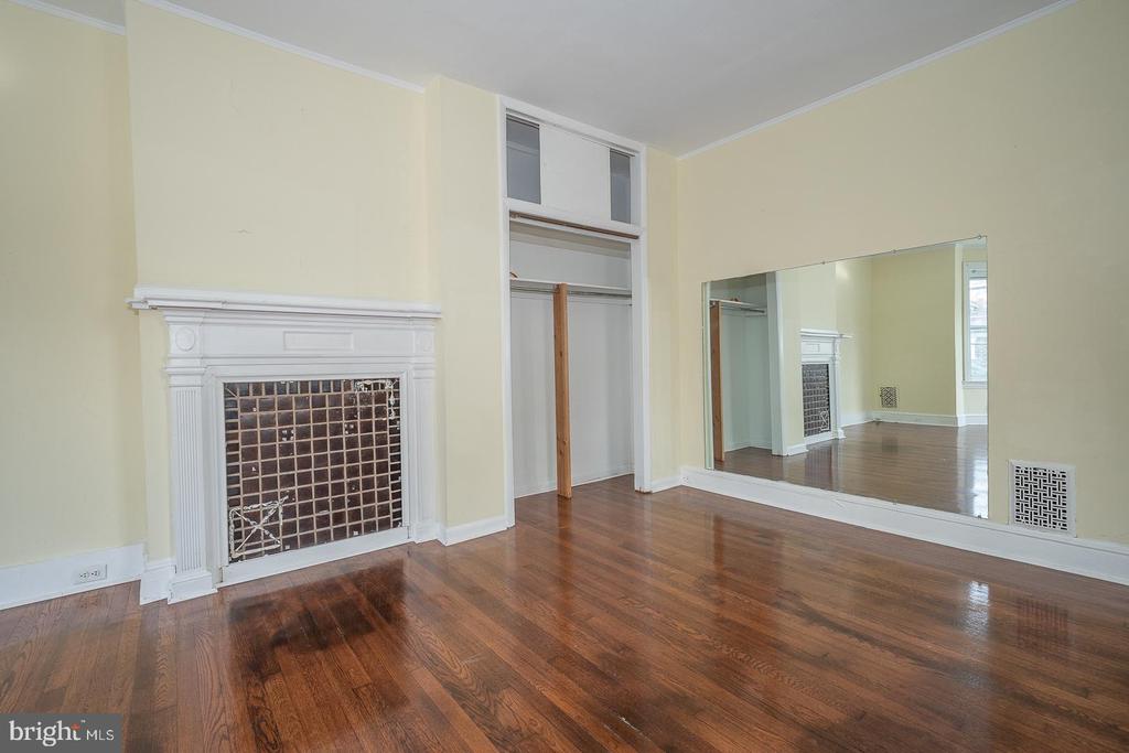 244 W SCHOOL HOUSE LANE Unit: SINGLE SUITE