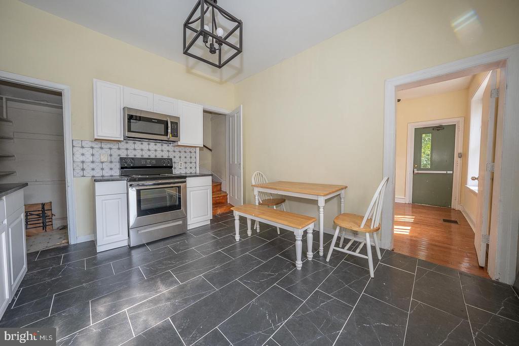 244 W SCHOOL HOUSE LANE Unit: SINGLE SUITE