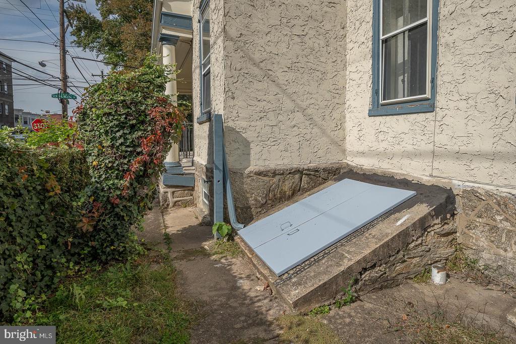 244 W SCHOOL HOUSE LANE Unit: SINGLE SUITE