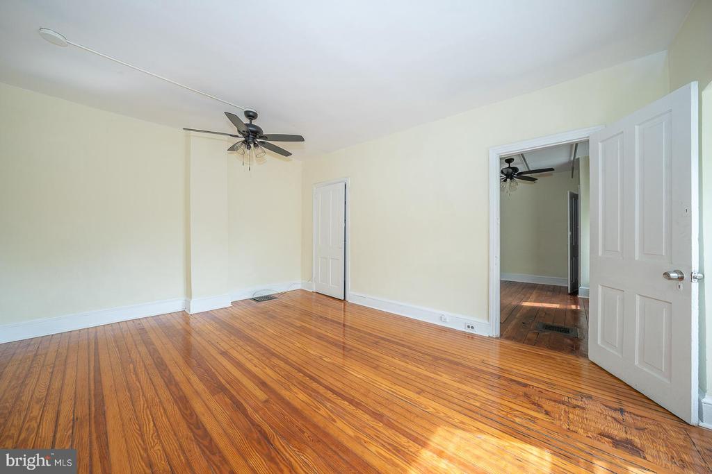 244 W SCHOOL HOUSE LANE Unit: SINGLE SUITE