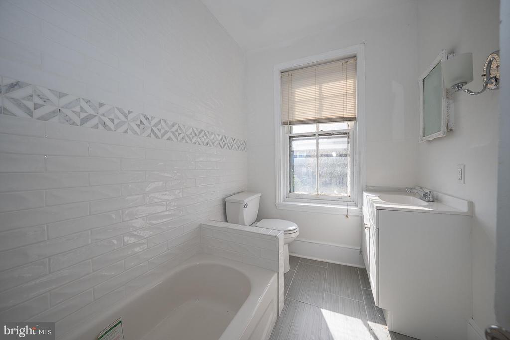 244 W SCHOOL HOUSE LANE Unit: SINGLE SUITE