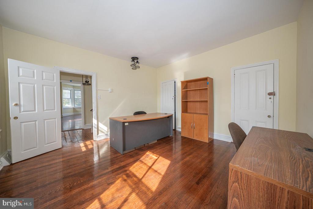 244 W SCHOOL HOUSE LANE Unit: SINGLE SUITE