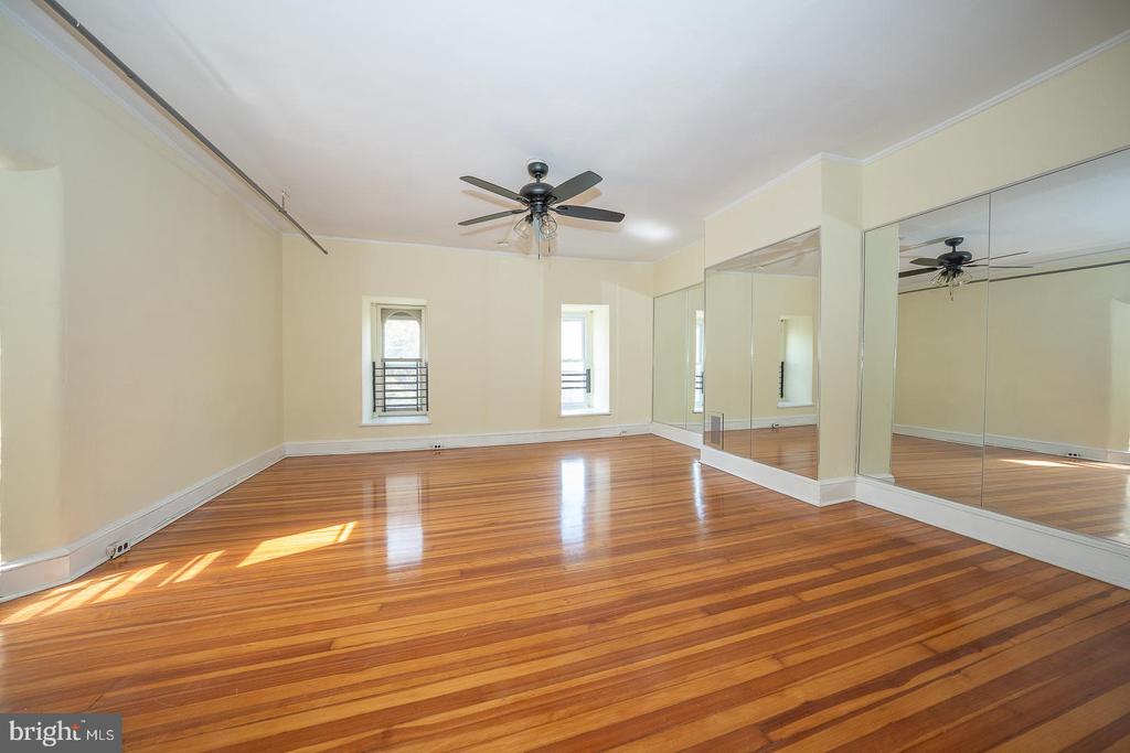 244 W SCHOOL HOUSE LANE Unit: SINGLE SUITE