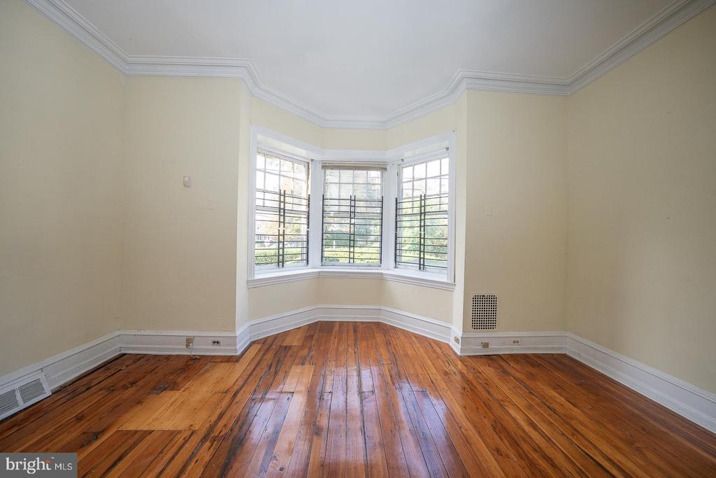 244 W SCHOOL HOUSE LANE Unit: SINGLE SUITE