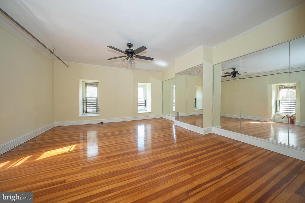 244 W SCHOOL HOUSE LANE Unit: SINGLE SUITE