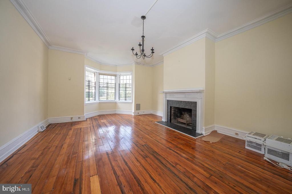 244 W SCHOOL HOUSE LANE Unit: SINGLE SUITE