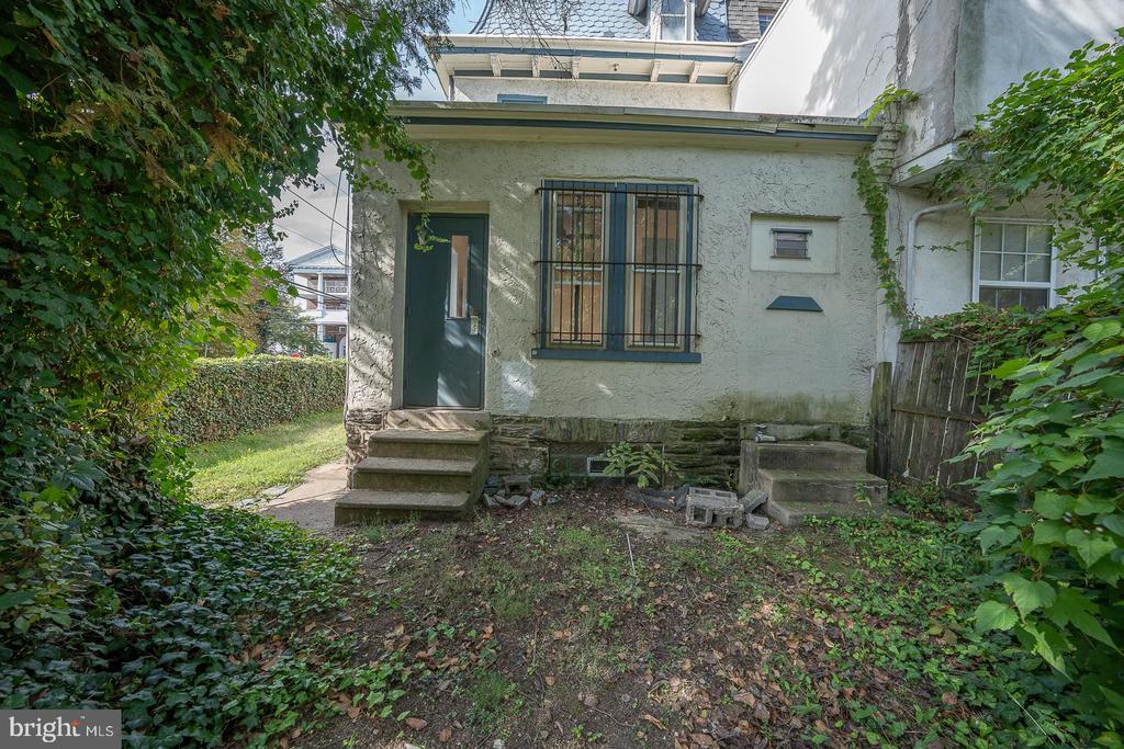 244 W SCHOOL HOUSE LANE Unit: SINGLE SUITE
