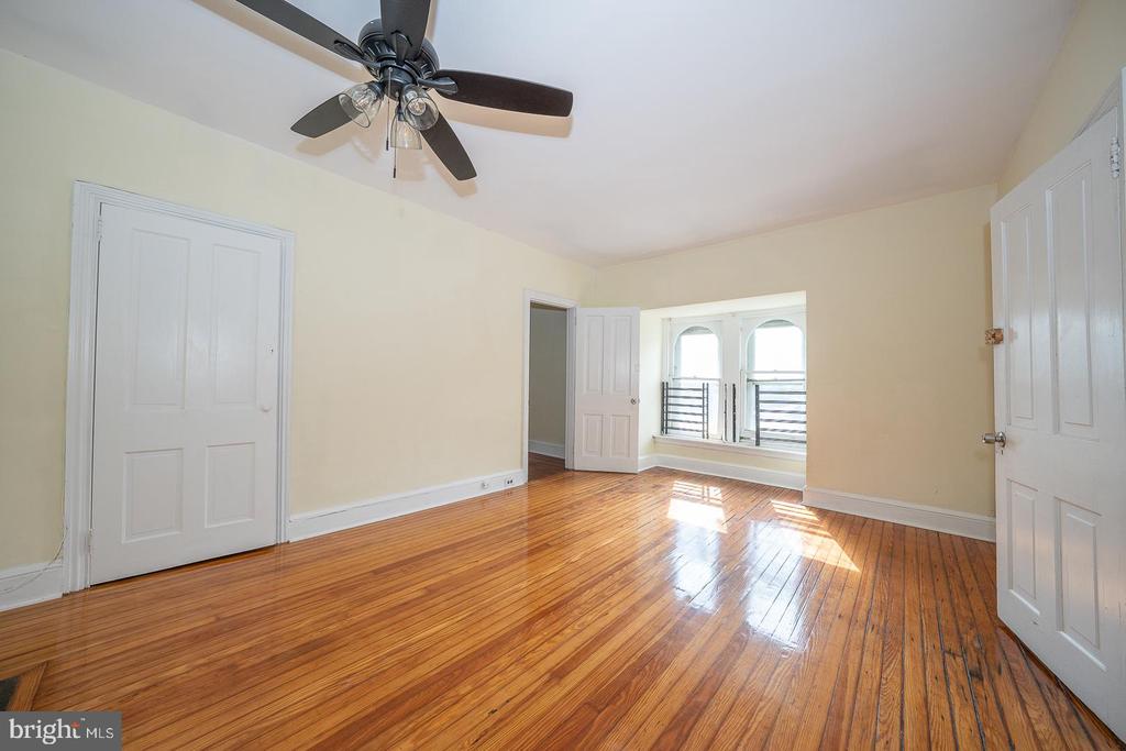 244 W SCHOOL HOUSE LANE Unit: SINGLE SUITE