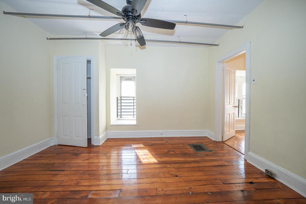244 W SCHOOL HOUSE LANE Unit: SINGLE SUITE