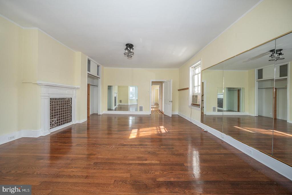 244 W SCHOOL HOUSE LANE Unit: SINGLE SUITE