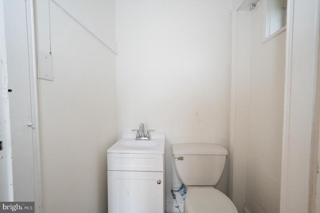 244 W SCHOOL HOUSE LANE Unit: SINGLE SUITE