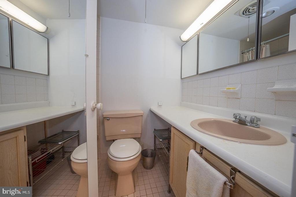 1919 CHESTNUT STREET Unit: 1912