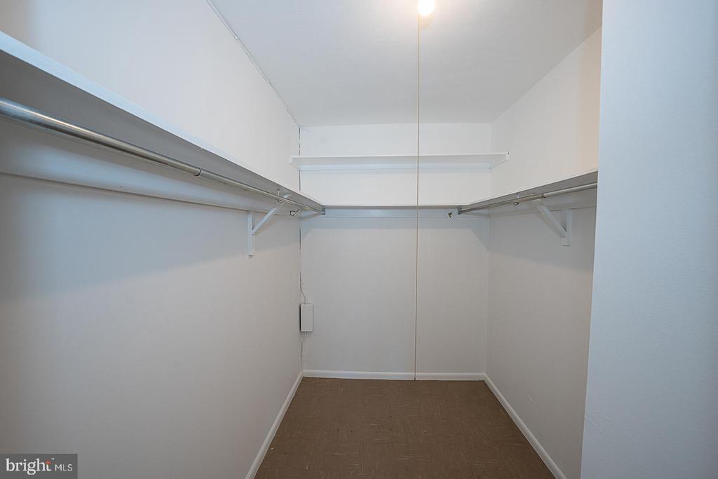 1901 JOHN F KENNEDY BOULEVARD Unit: 2618-17