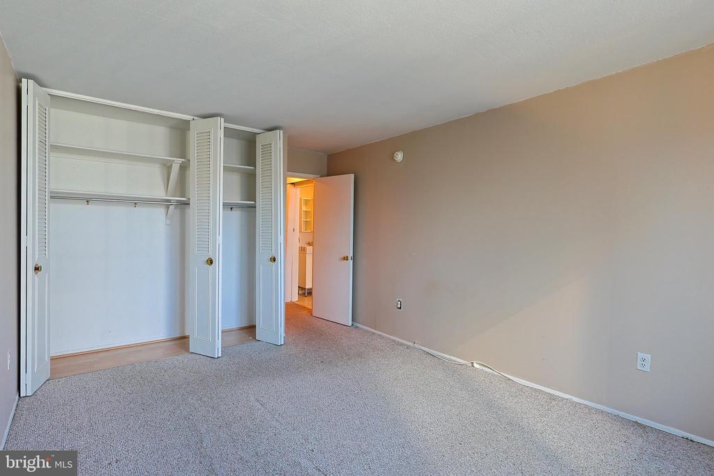 1919 CHESTNUT STREET Unit: 2301