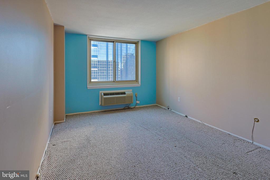 1919 CHESTNUT STREET Unit: 2301
