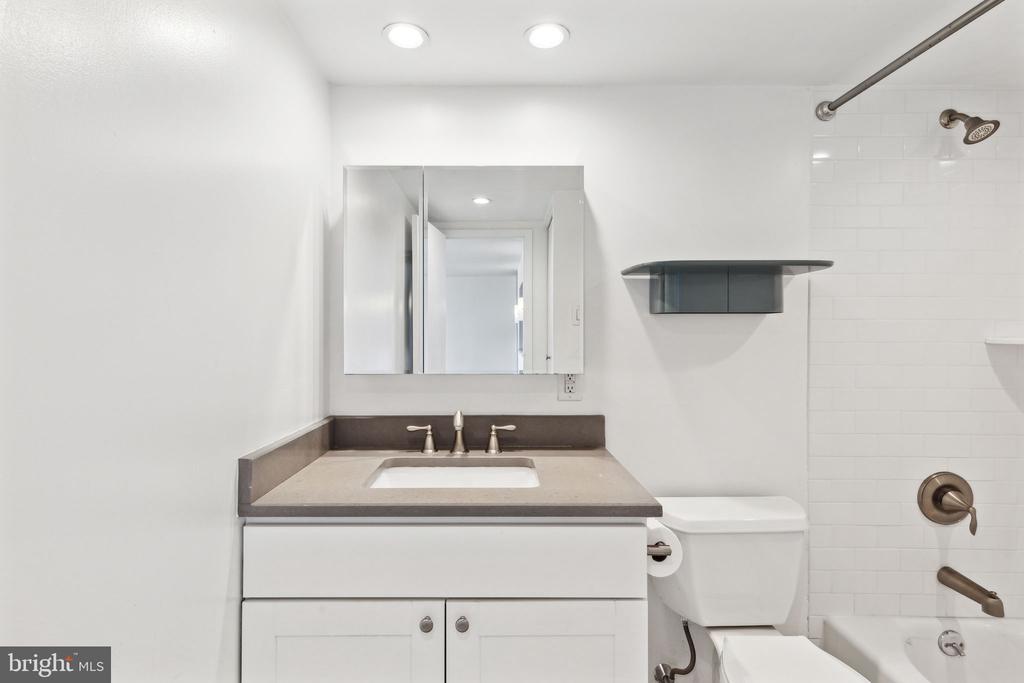 224 W RITTENHOUSE SQUARE Unit: 2013