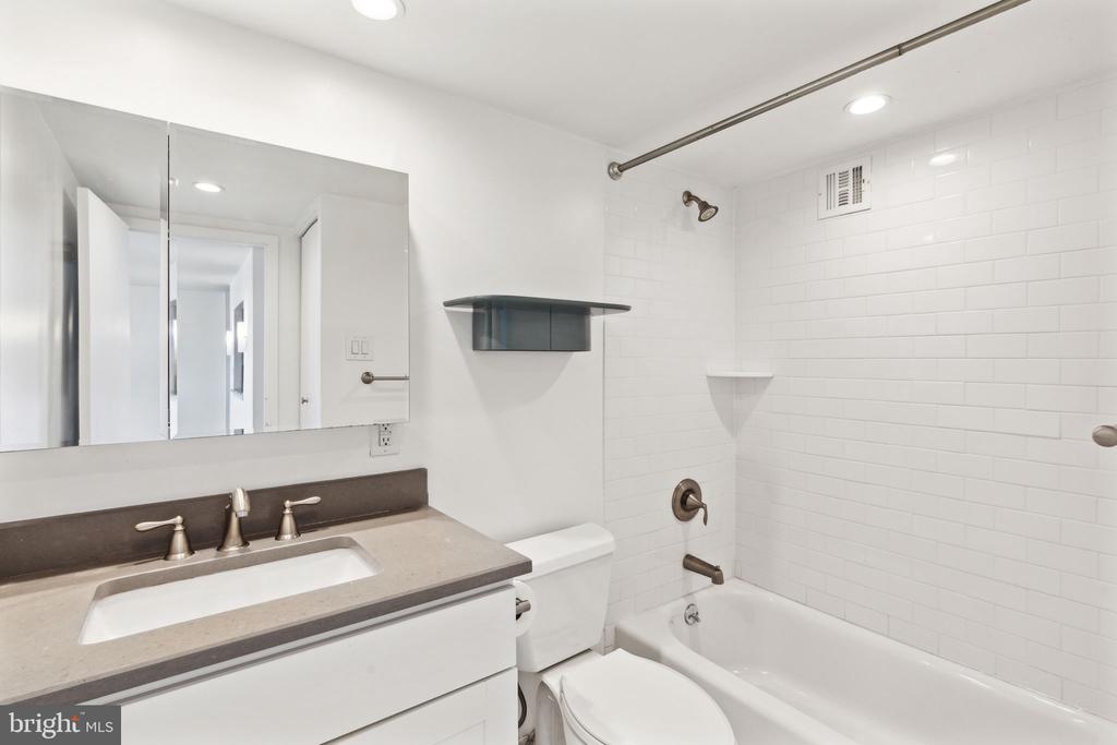 224 W RITTENHOUSE SQUARE Unit: 2013